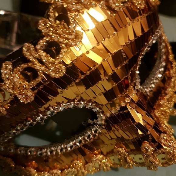 Gold mirror sequin masquerade party masks - Picture 2 of 3